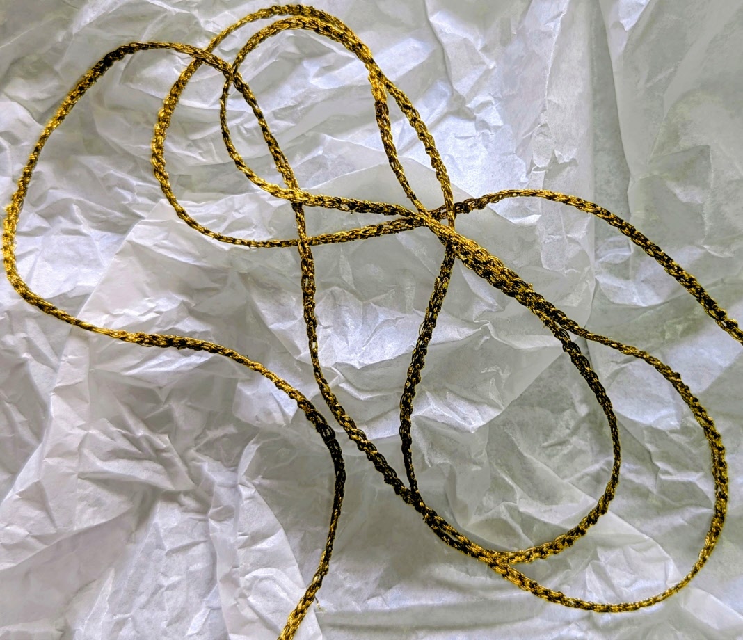 Gold Braid, about 2.5 mm wide, per meter | gold braid